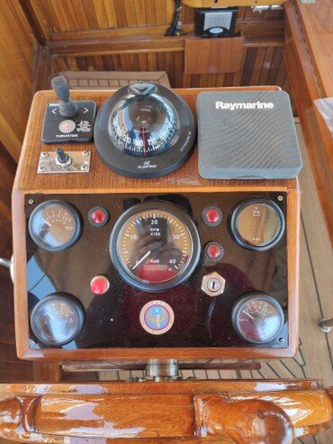 papadimitriou marine cockpit indicators panel.jpg
